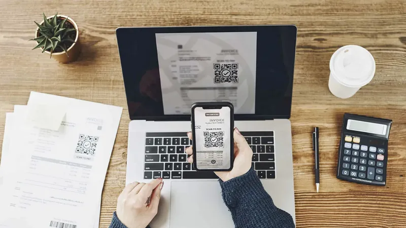 Para qué sirve el QR que viene al final de la factura de la luz y por qué deberías escanearlo todos los meses