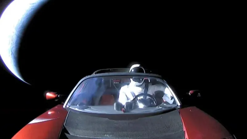Tal parece que la presentación del Tesla que flota en el aire no se canceló, sino que solo habrá que esperar hasta agosto