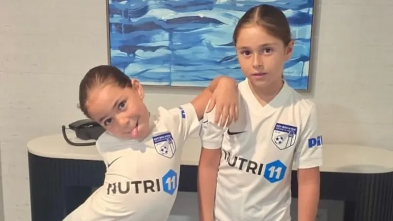 Jacky Bracamontes, la mamá más orgullosa por la victoria de sus mellizas en su debut como futbolistas