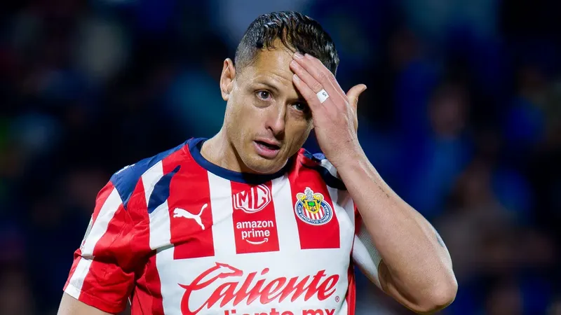 Marco Fabián reacciona a las polémicas declaraciones de Chicharito