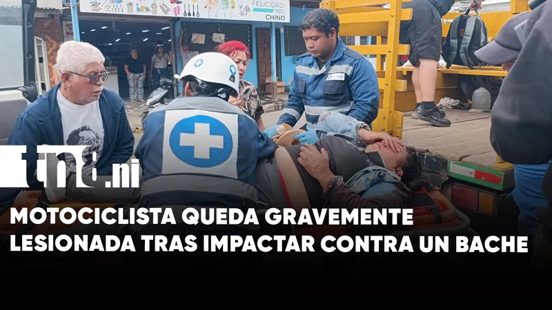Una joven motociclista resulta gravemente lesionada tras caer en un bache en Cuajachillo 2
