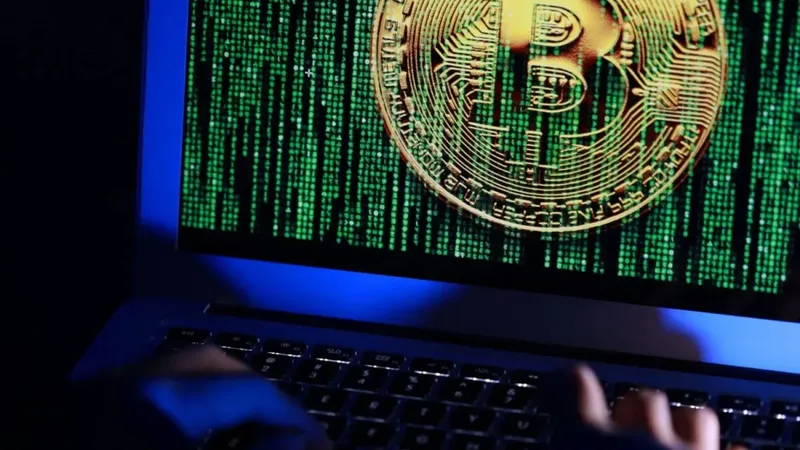 Una red vinculada a Bitcoin vio desaparecer 320 millones de dólares sin que robaran una sola clave. El sistema aceptó dinero que nunca debió existir y quienes lo sacaron ya han devuelto casi todo