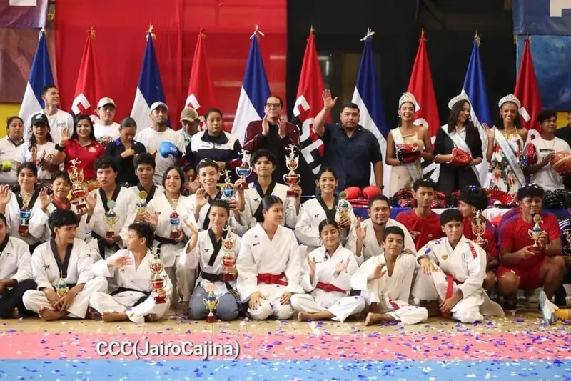 ¡Más apoyo para el deporte nacional! A Entregan material deportivo a consejos departamentales