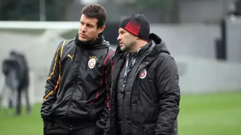 El segundo entrenador del Galatasaray avisa a Flick y a su línea adelantada