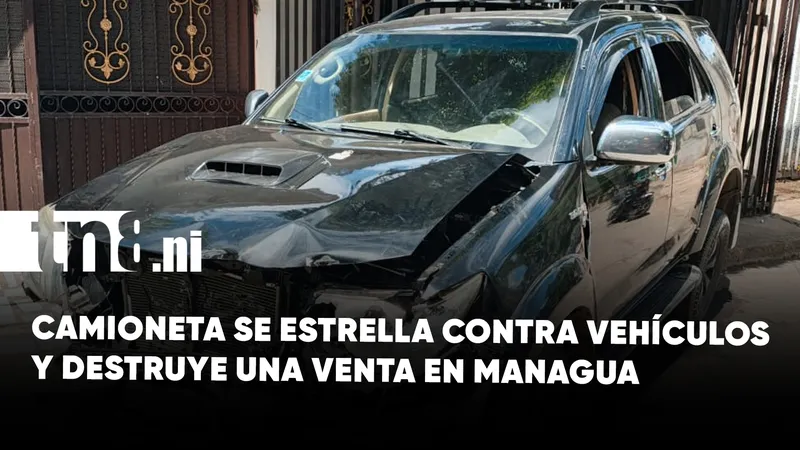 Camioneta fuera de control destruye venta y daña tres vehículos en Managua