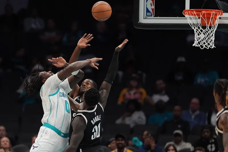 Randle domina en su estreno con los Nets