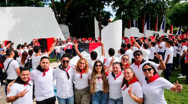JS-19J rinde tributo a Carlos en el 90 aniversario de su natalicio
