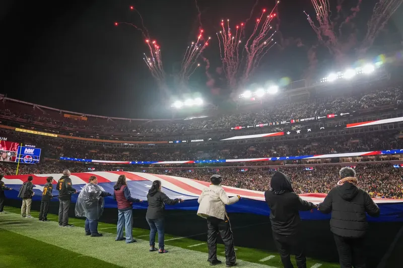 Himno de los Estados Unidos sonó al ritmo de los mariachis en el Monday Night Football de la NFL