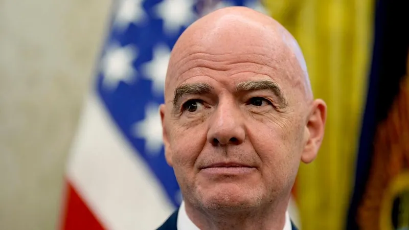 "No hay justificación moral": la decisión de la FIFA es una muestra de la crisis de independencia del deporte internacional, opina experto