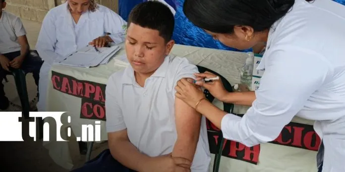Vacunación contra el VPH protege a estudiantes del Colegio Blanca Estela Pineda