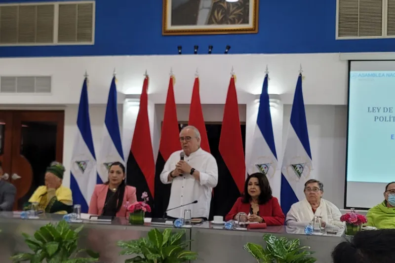 Las Constituciones se transforman conforme a procesos históricos