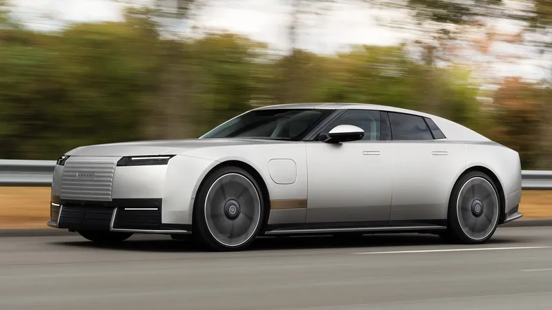 Se acabaron los secretos: la 'nueva Jaguar' presenta el coche más importante de su historia reciente con 1.030 CV, 720 km de autonomía y 165.000 €