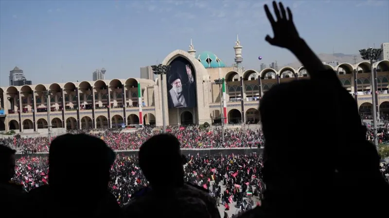 Atemorizados y enfurecidos, analistas sionistas por masivo funeral del Líder mártir de Irán