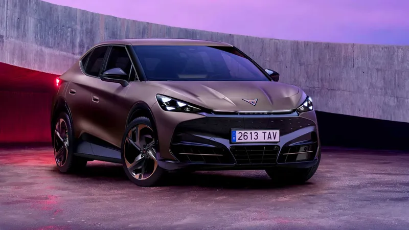 El CUPRA Tavascán es ahora más accesible con la llegada de su versión más económica y no por ello recortada: 190 CV y 441 km de autonomía
