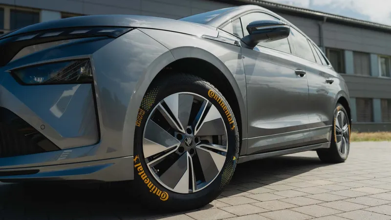 Adiós a los neumáticos de siempre: Continental presenta un neumático para coches eléctricos con un 43 % de materiales reciclados