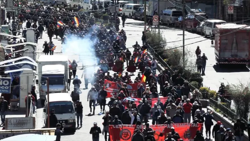 En Bolivia “Gran Marcha” indígena exige renuncia de Rodrigo Paz