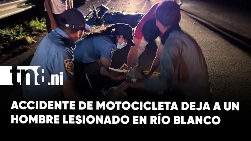 Motociclista resulta lesionado tras impactar contra una valla metálica en Río Blanco