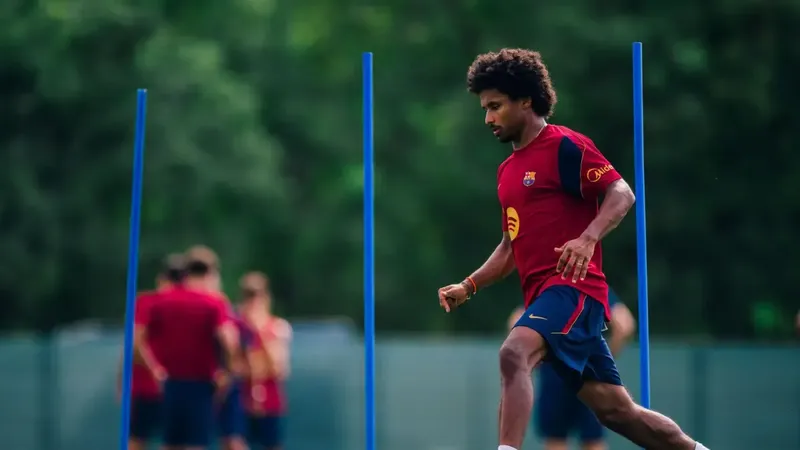 Adeyemi completa su primer entrenamiento con el Barça