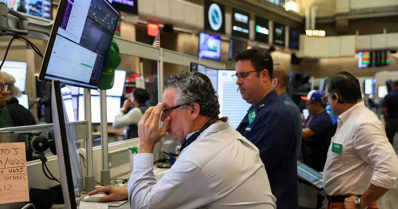 Wall Street cae en el inicio de septiembre ante el alza del petróleo y una venta global de bonos