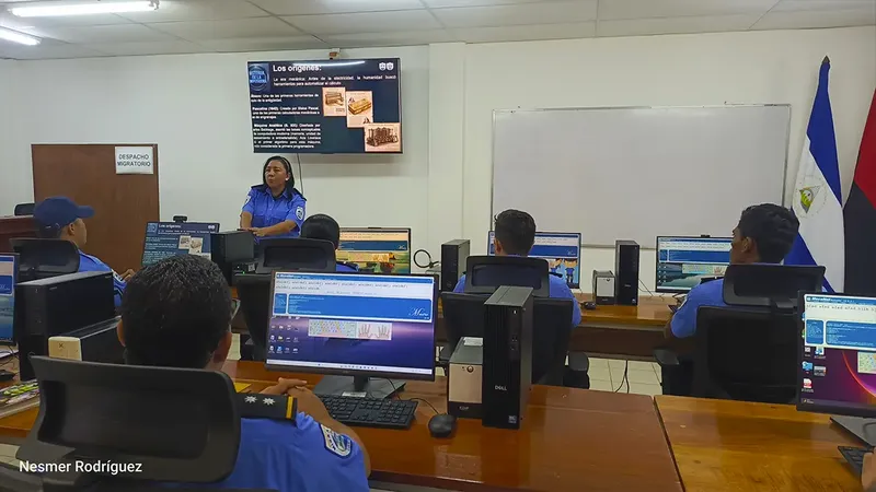 Funcionarios de Migración y Extranjería reciben formación para mejorar la atención ciudadana en Nicaragua