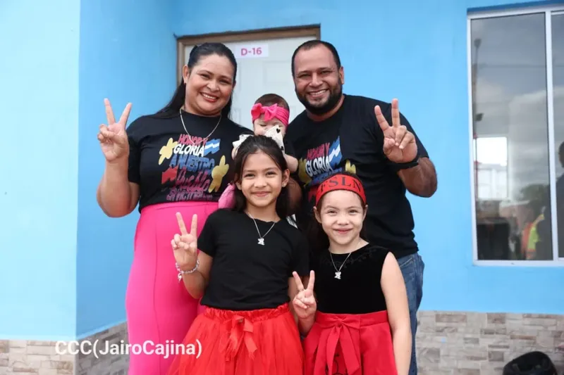 Familias reciben nuevas viviendas en la Urbanización Comandante Germán Pomares “El Danto”