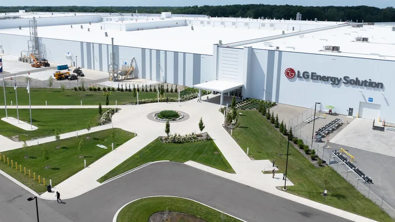 Con litio para 1.800.000 coches eléctricos, LG aprieta para depender menos de China