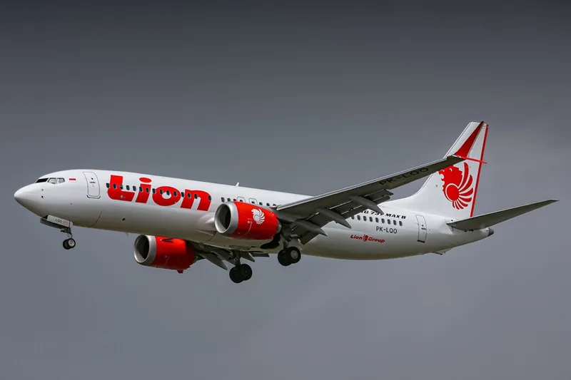 Justo cuando el 737 MAX volvía a darle oxígeno a Boeing, la FAA ha ordenado revisar 471 aviones: posibles grietas en el fuselaje