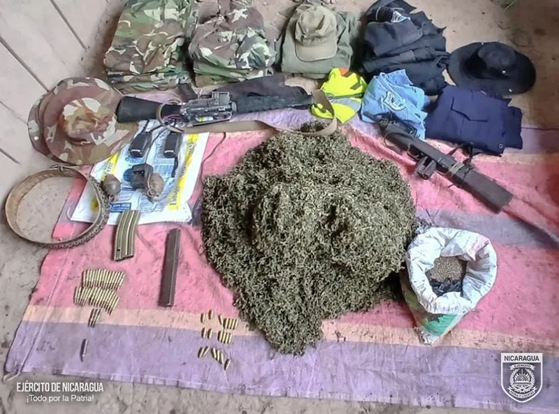 Ejército captura a tres nicaragüenses con pertrechos militares y marihuana en el Caribe Norte
