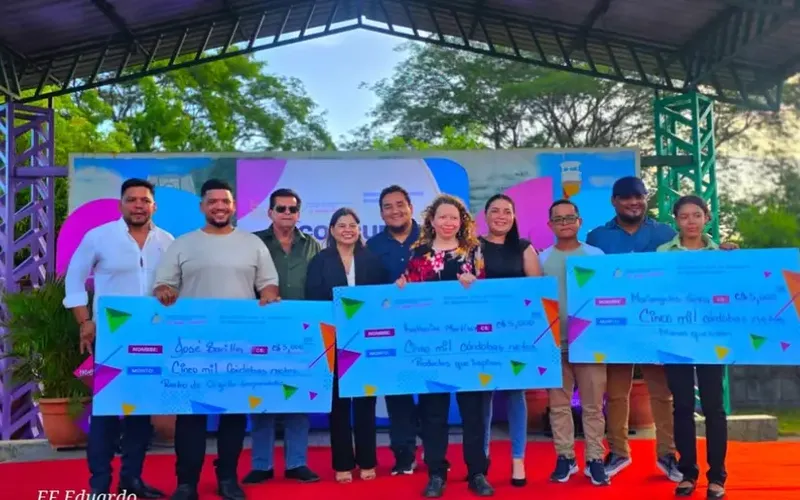 Premian a ganadores del concurso de fotografía “La Revolución del Emprendimiento: Siempre Más Allá”