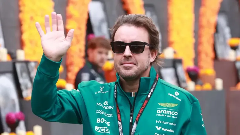 Fernando Alonso empieza con buen pie en México; Leclerc lidera