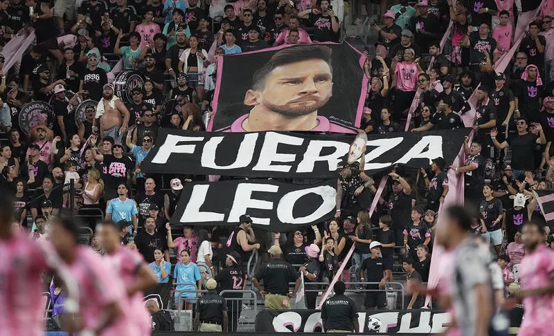 Lionel Messi llegó a Rosario para el funeral de su padre
