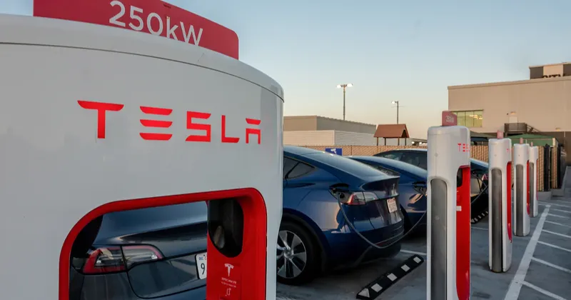 Tesla consigue US$30.000 millones en créditos para impulsar su apuesta por IA y robótica