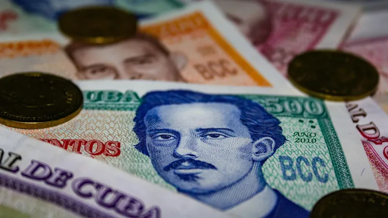 "Son decisiones que asustan, aunque no sorprenden": EEUU retira facilidad bancaria a privados cubanos