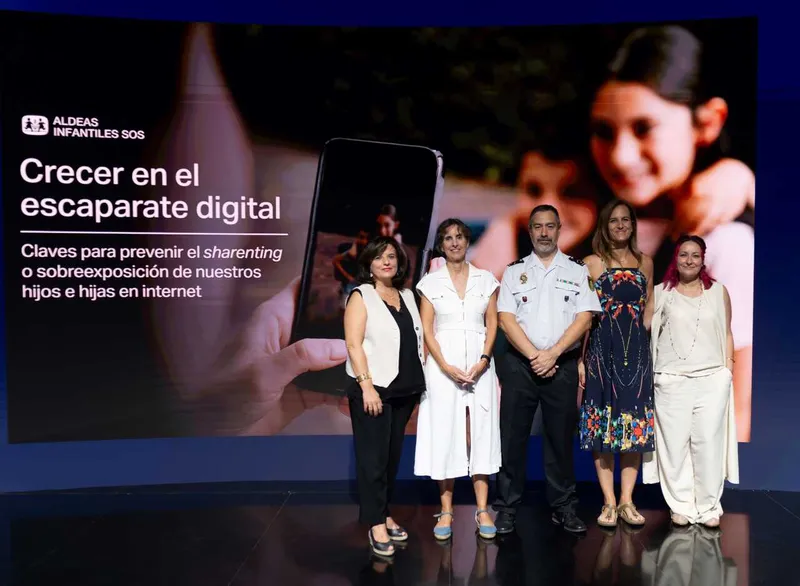Aldeas Infantiles SOS lanza «Crecer en el escaparate digital», un informe para evitar la sobreexposición de los niños en internet