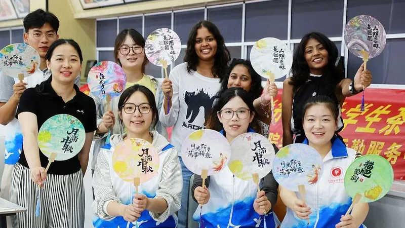 Sigue la Luna y descubre China: descubre el significado de la "reunión familiar" a través de un pastel de luna
