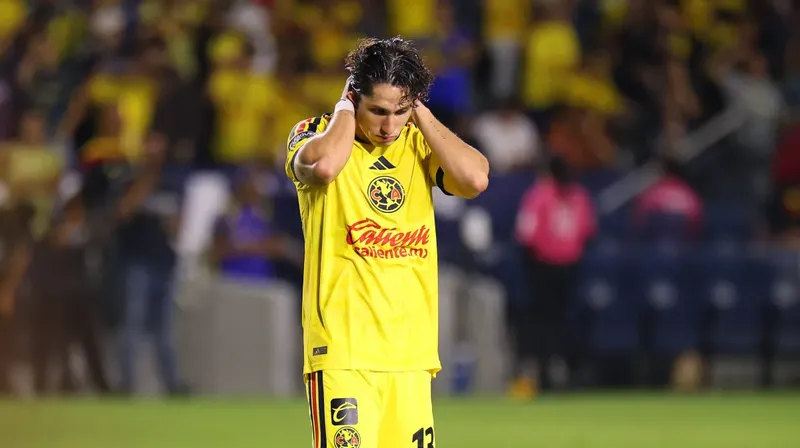Alan Cervantes da la cara y pide perdón a la afición del América tras fallar su penal