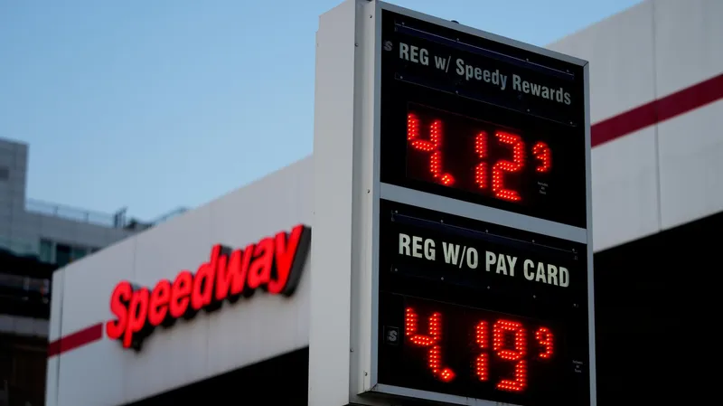 El precio de la gasolina sube casi un tercio en EEUU tras la reanudación del conflicto en Oriente Medio