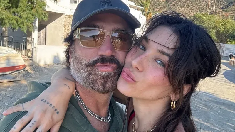 Alejandro Fernández y Karla Laveaga viven su verano de amor en Grecia