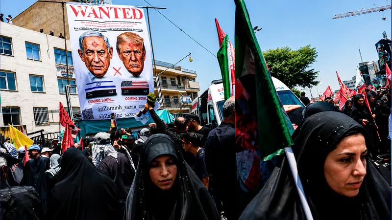 Miles despiden a Alí Jameneí entre consignas contra Trump y Netanyahu