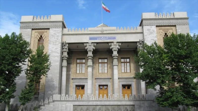 Irán convoca al embajador de Francia por violenta represión de estudiantes