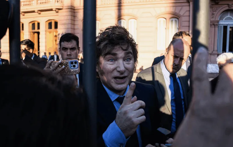 Argentina elimina 58 normas sobre comercio, precios e importaciones y acelera la desregulación económica