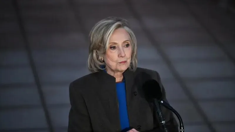Clinton admite que EEUU enfrenta escasez de armas tras guerra contra Irán