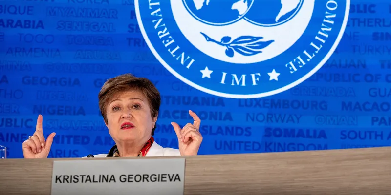 Directora del FMI descarta desaceleración mundial por el momento; riesgos son elevados