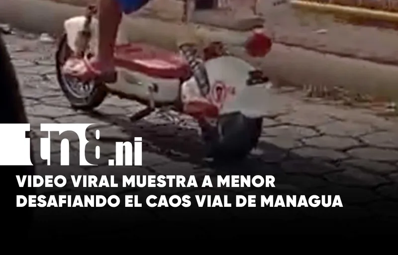 Indignación en Managua: captan a menor manejando entre el tráfico pesado