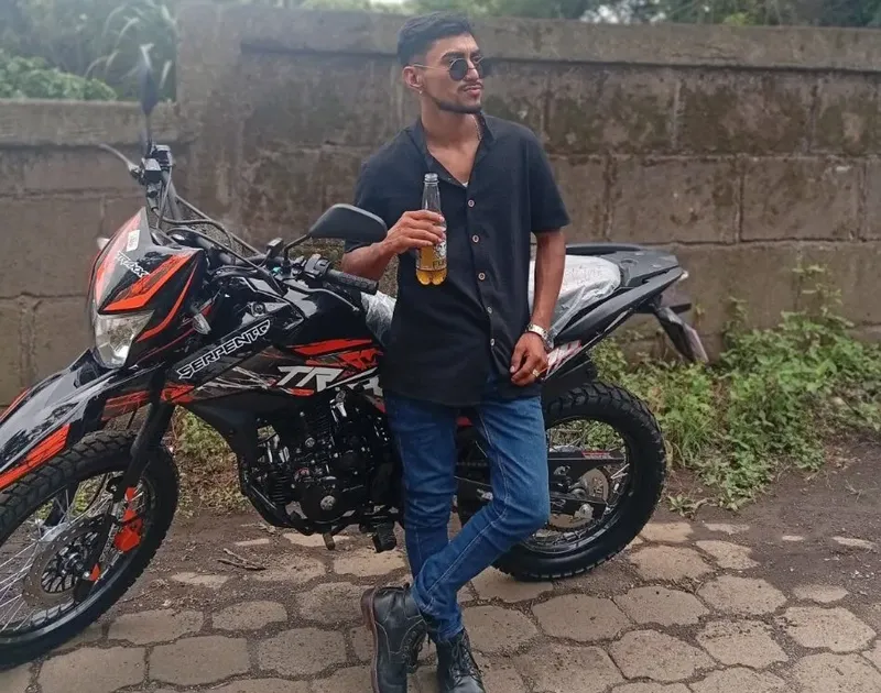 Muere en Managua joven caraceño tras chocar en moto nueva contra un poste