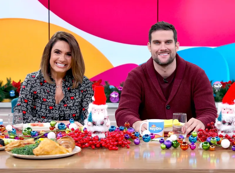 Clovis y Penélope Menchaca protagonizan un debate de opiniones en “Hoy Día”