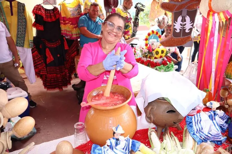 Melania Cruz gana concurso de la Chicha más Rica de Managua