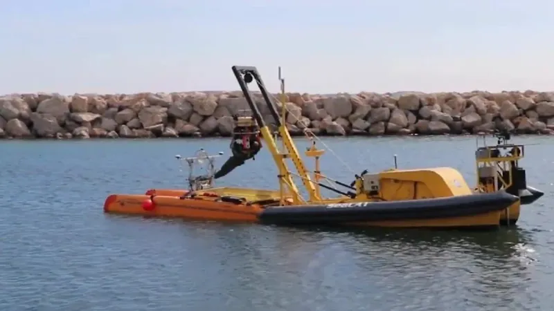 La basura marina ya no solo se limpia en la playa: Europa prueba robots para sacarla del fondo del mar
