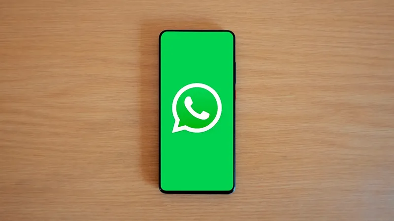 WhatsApp vuelve a cambiar su diseño: así se verán los chats con la nueva estética futurista