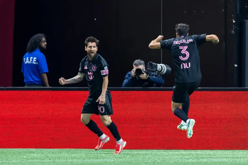 Un doblete contra Atlanta United deja a Messi a 64 goles de los 1,000